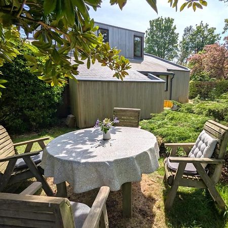 Unique & Rural Child Friendly Annexe With Large Gardens, Games & Tennis Court - Chichester Holiday Properties Екстериор снимка