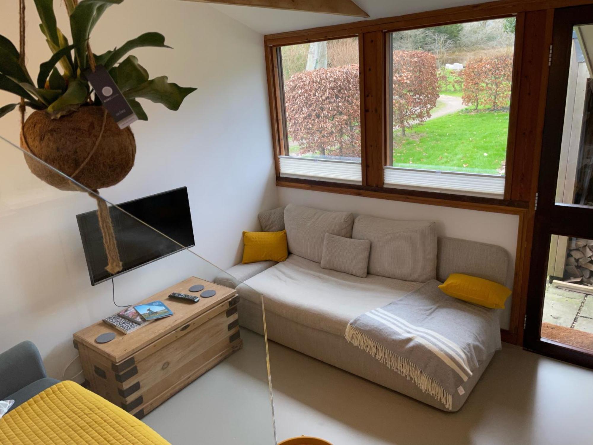 Unique & Rural Child Friendly Annexe With Large Gardens, Games & Tennis Court - Chichester Holiday Properties Екстериор снимка