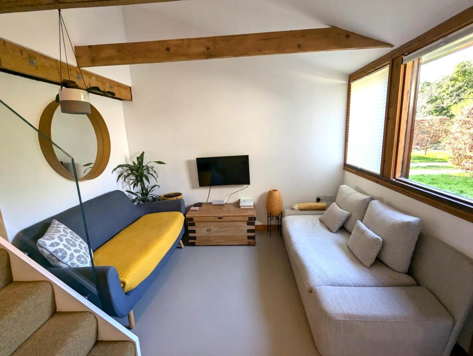 Unique & Rural Child Friendly Annexe With Large Gardens, Games & Tennis Court - Chichester Holiday Properties Екстериор снимка
