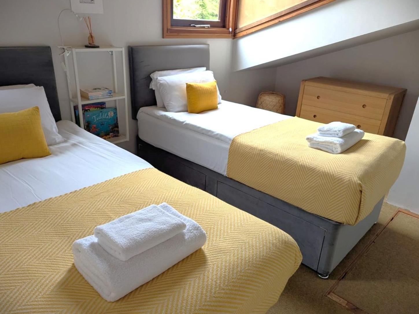 Unique & Rural Child Friendly Annexe With Large Gardens, Games & Tennis Court - Chichester Holiday Properties Екстериор снимка