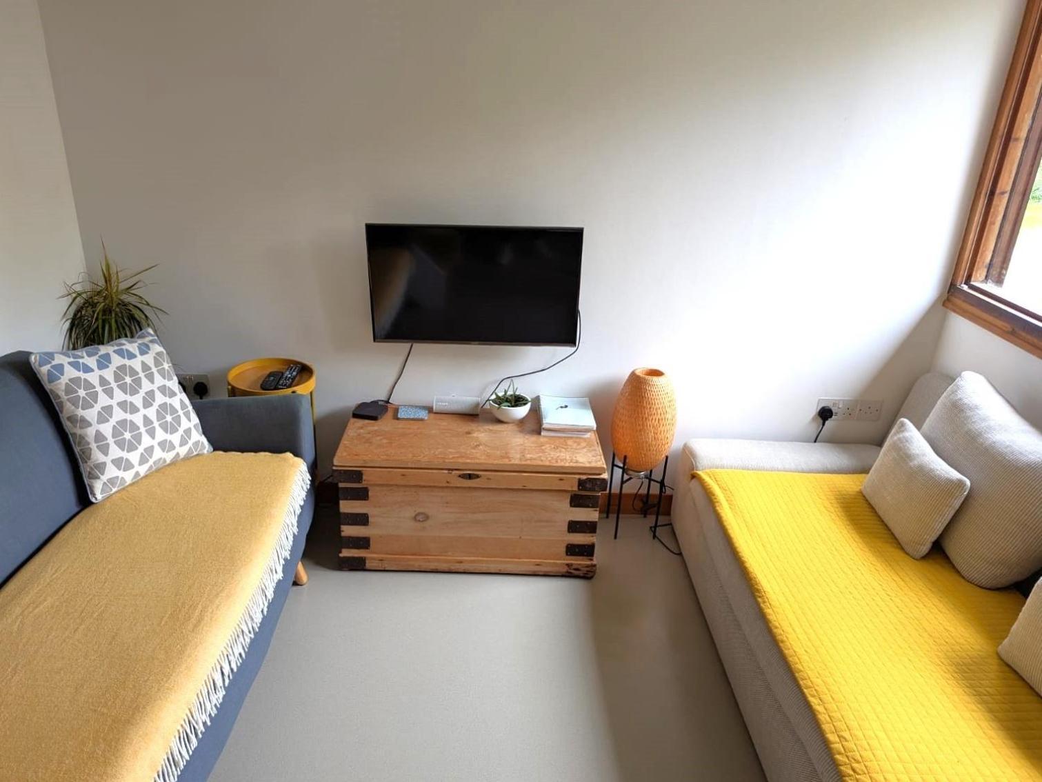 Unique & Rural Child Friendly Annexe With Large Gardens, Games & Tennis Court - Chichester Holiday Properties Екстериор снимка