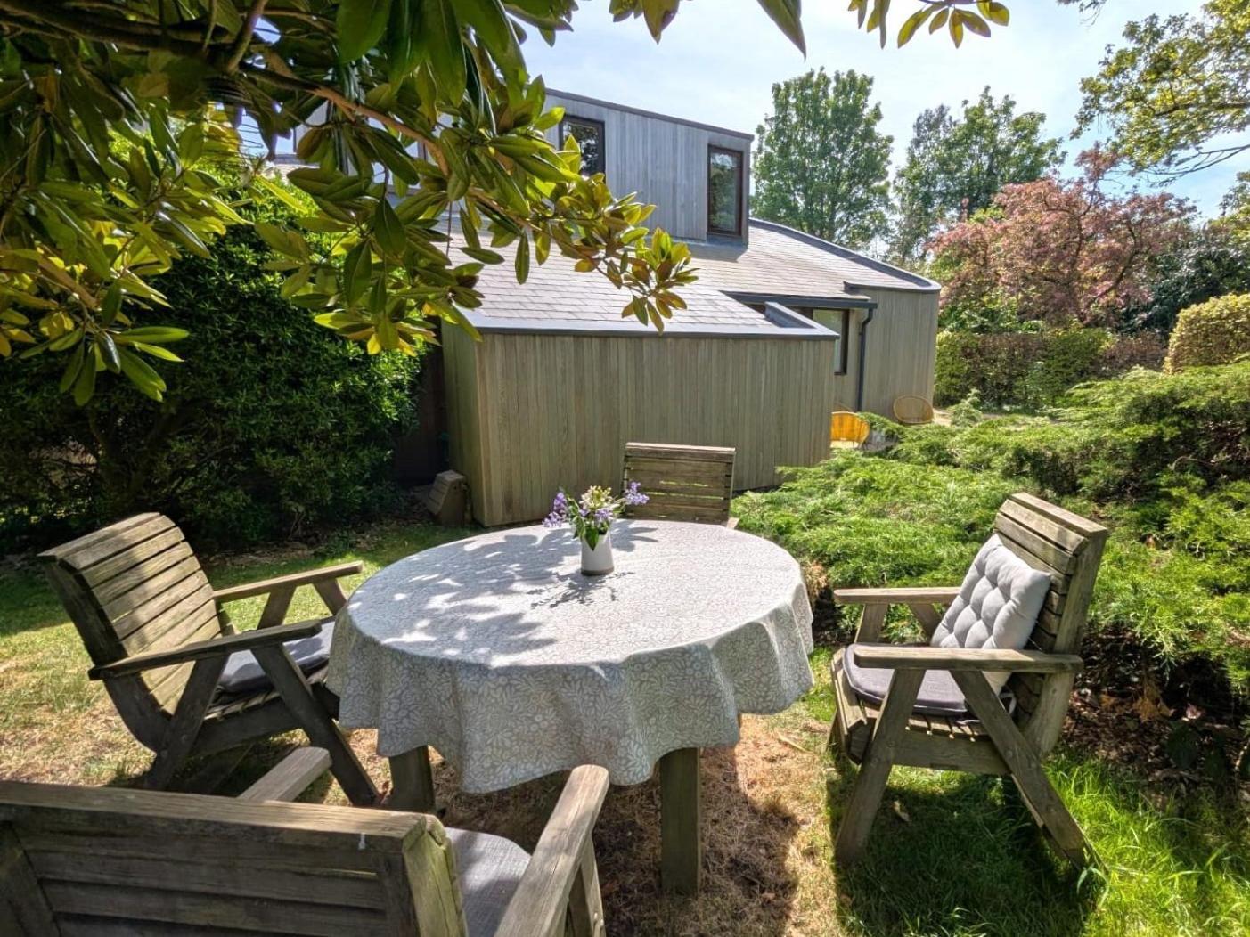Unique & Rural Child Friendly Annexe With Large Gardens, Games & Tennis Court - Chichester Holiday Properties Екстериор снимка